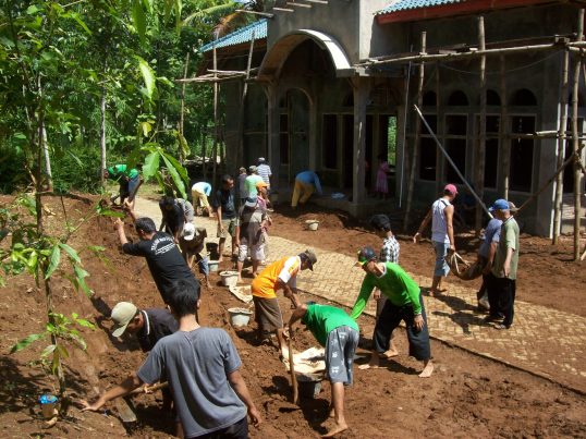 Hari Minggu yang cerah diisi dengan kerja bakti ikut serta dalam pembangunan Masjid An-Nur, Desa Selandaka, Kec. Sumpiuh, Kab. Banyumas